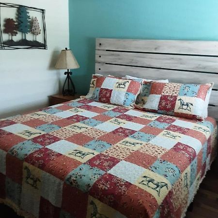 Horseshoe Riverside Lodge Canyon Lake Εξωτερικό φωτογραφία