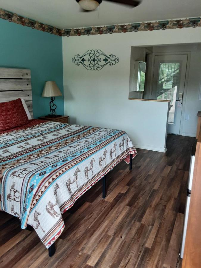 Horseshoe Riverside Lodge Canyon Lake Εξωτερικό φωτογραφία