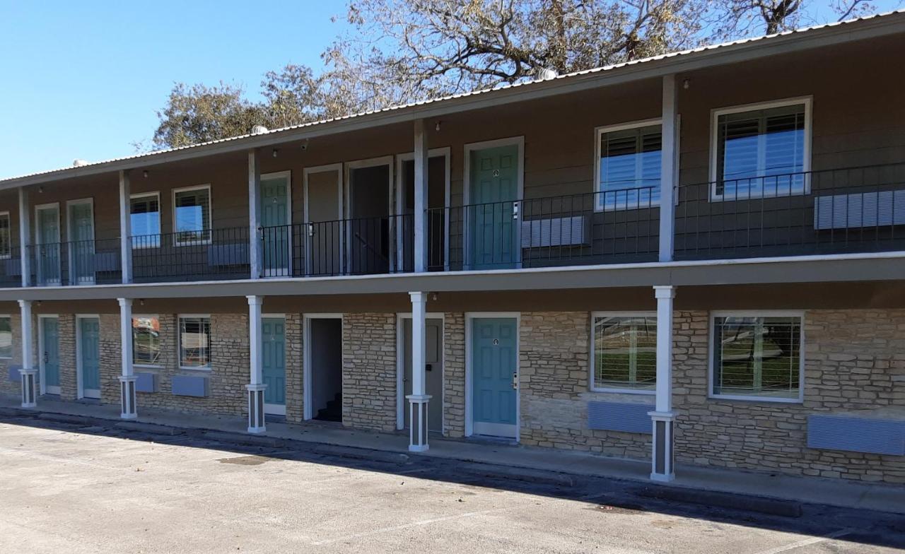 Horseshoe Riverside Lodge Canyon Lake Εξωτερικό φωτογραφία