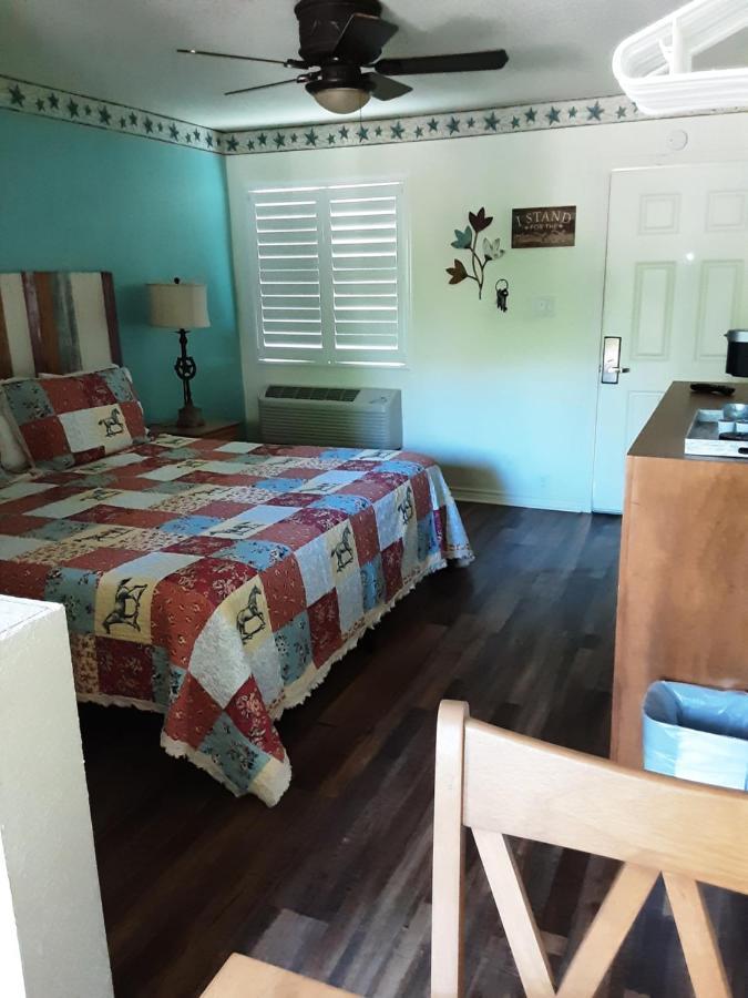 Horseshoe Riverside Lodge Canyon Lake Εξωτερικό φωτογραφία