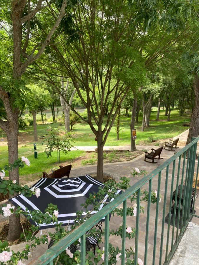 Horseshoe Riverside Lodge Canyon Lake Εξωτερικό φωτογραφία